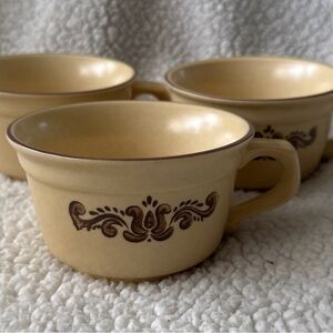 Vintage Pfaltzgraff USA village model #6-1 coffee / tea cups set of 3